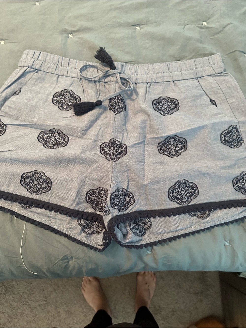 Loft 
Woven Light Blue Patterned Women’s Shorts with Trim